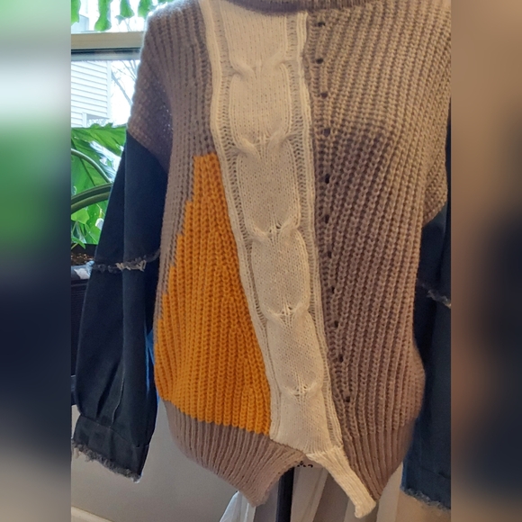 COLORFUL KNIT SWEATER with DISTRESSED DENIM SLEEVE L - Picture 2 of 5